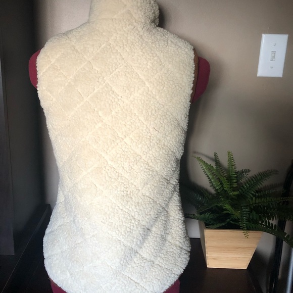 Fleece, white sweater vest. Great for fall. Great price. - Picture 4 of 6
